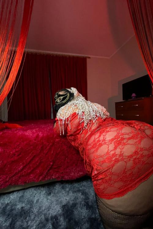 Девушка Проститутка в Питере у метро Комендантский проспект