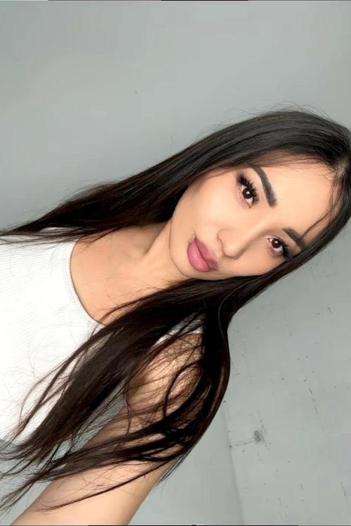 Девушка Проститутка в Питере у метро Гостиный двор