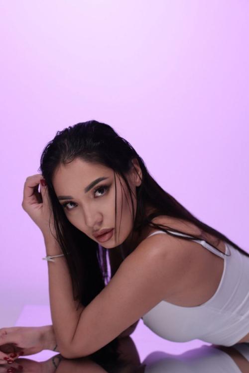 Девушка Проститутка в Питере у метро Гостиный двор