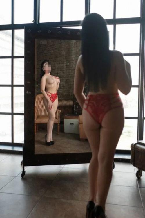 Девушка Проститутка в Питере у метро Международная