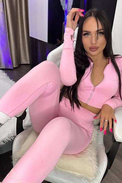 Девушка Проститутка в Питере у метро Комендантский проспект