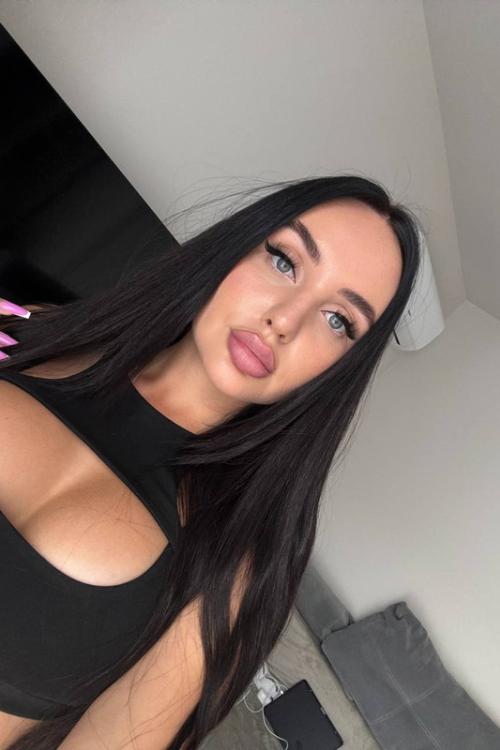 Девушка Проститутка в Питере у метро Комендантский проспект