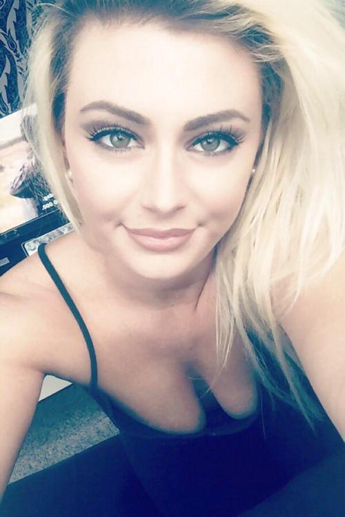 Девушка Проститутка в Питере у метро Гостиный двор