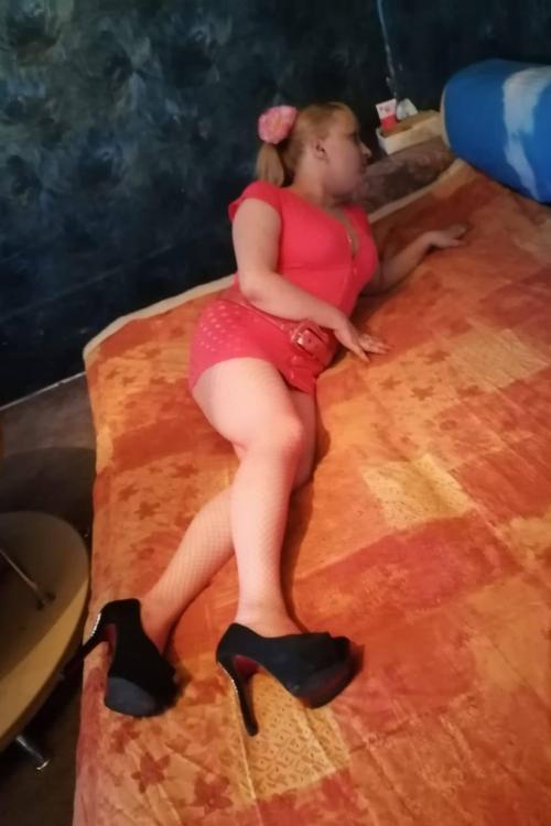 Девушка Проститутка в Питере у метро Московская