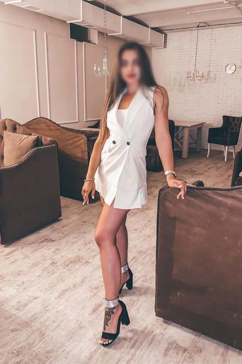 Девушка Проститутка в Питере у метро Московская