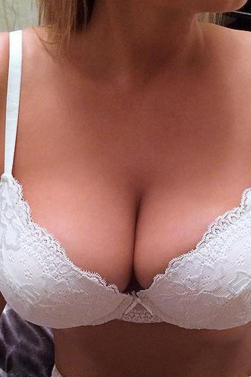 Девушка Проститутка в Питере у метро Приморская