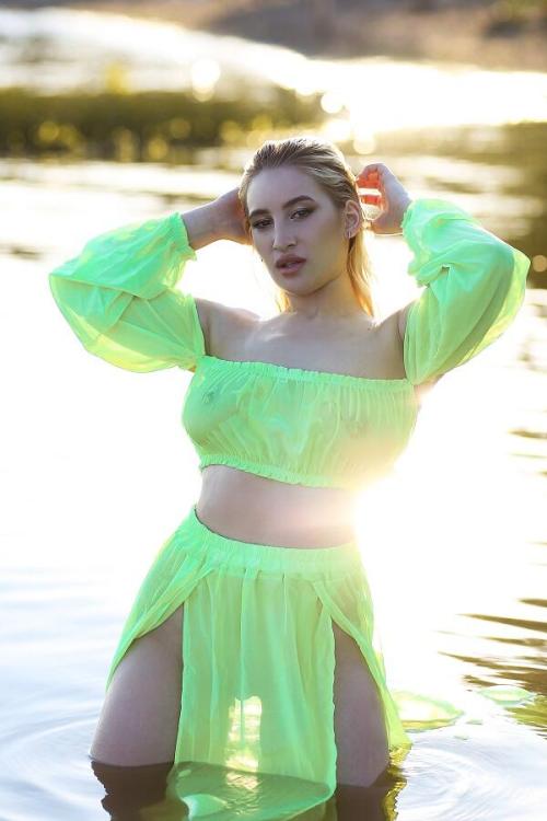 Девушка Проститутка в Питере у метро Московская