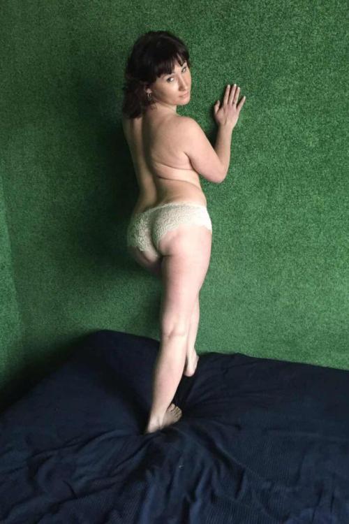 Девушка Проститутка в Питере у метро Международная