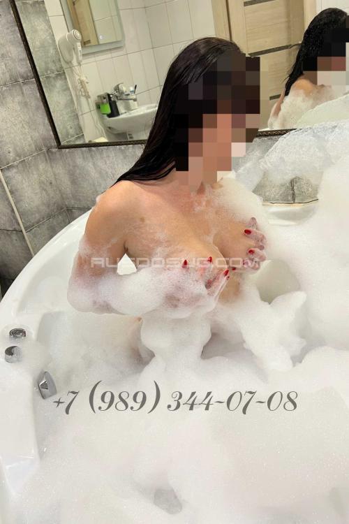 Девушка Проститутка в Питере у метро Приморская