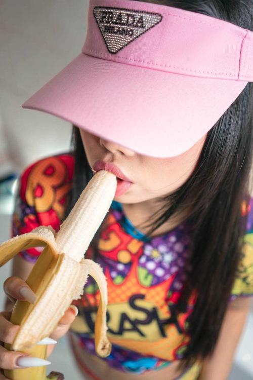 Девушка Проститутка в Питере у метро Петроградская