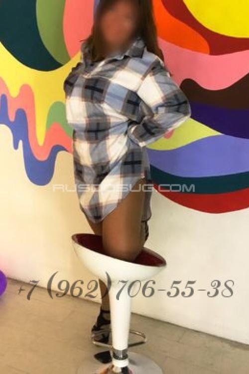 Девушка Проститутка в Питере у метро Московская