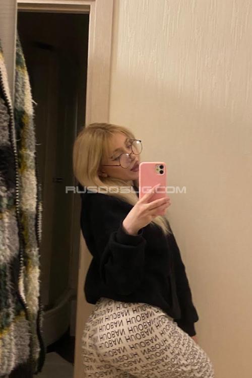 Девушка Проститутка в Питере у метро Московская