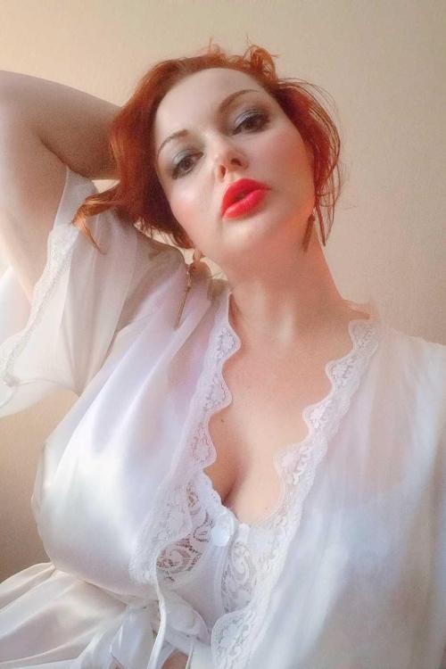 Девушка Проститутка в Питере у метро Владимирская