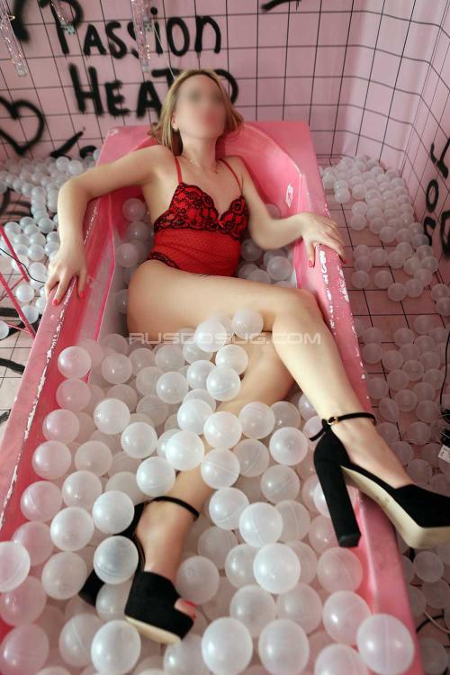 Девушка Проститутка в Питере у метро Площадь Мужества