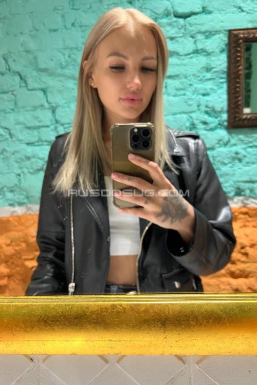 Девушка Проститутка в Питере у метро Московская