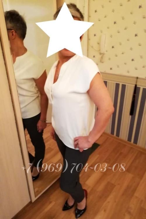 Девушка Проститутка в Питере у метро Невский проспект