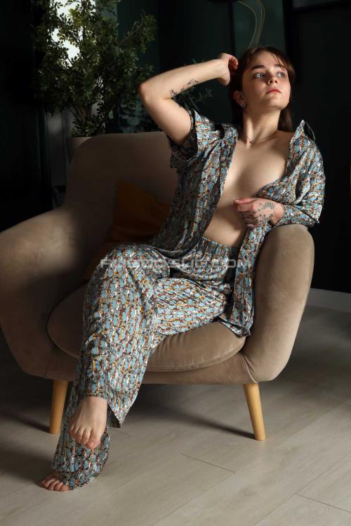 Девушка Проститутка в Питере у метро Озерки