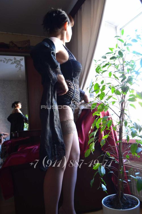 Девушка Проститутка в Питере у метро Площадь Восстания