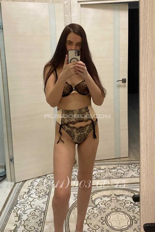 Девушка Проститутка в Питере у метро Площадь Восстания