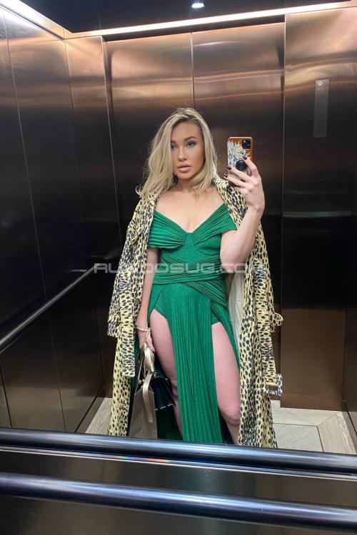 Девушка Проститутка в Питере у метро Площадь Александра Невского