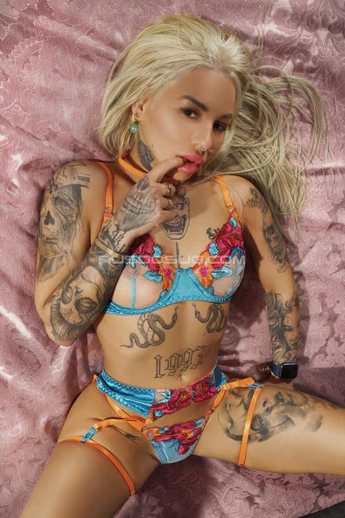 Девушка Проститутка в Питере у метро Маяковская