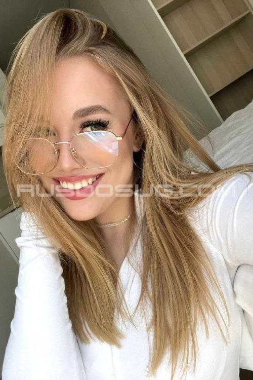 Девушка Проститутка в Питере у метро Московская