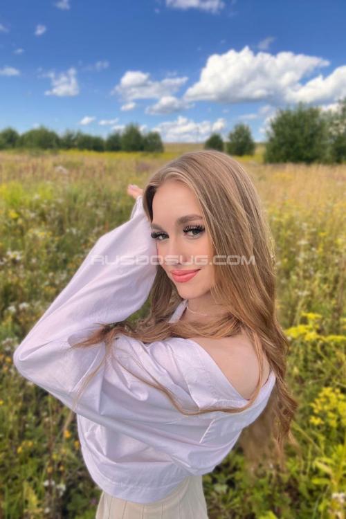 Девушка Проститутка в Питере у метро Московская