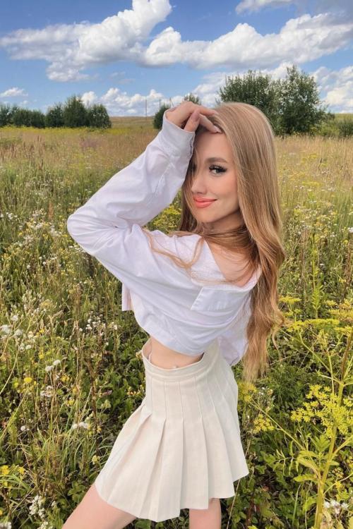 Девушка Проститутка в Питере у метро Московская