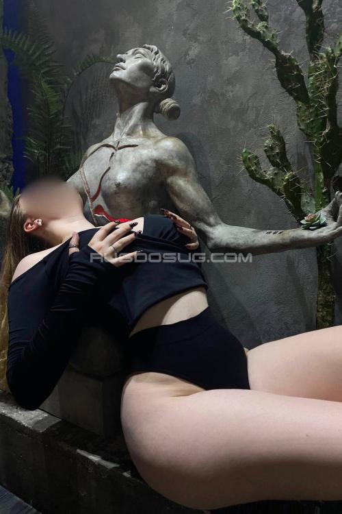 Девушка Проститутка в Питере у метро Площадь Ленина