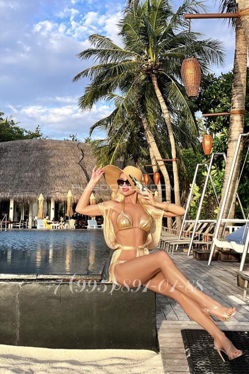 Девушка Проститутка в Питере у метро Приморская