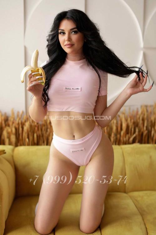 Девушка Проститутка в Питере у метро Площадь Ленина