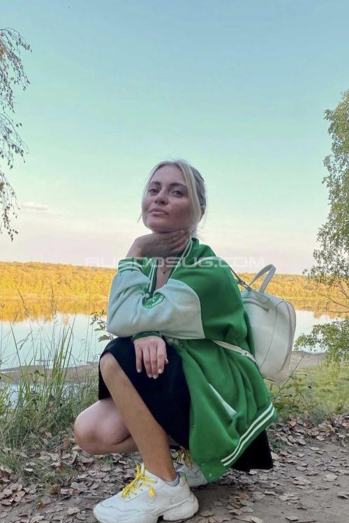 Девушка Проститутка в Питере у метро Парк Победы