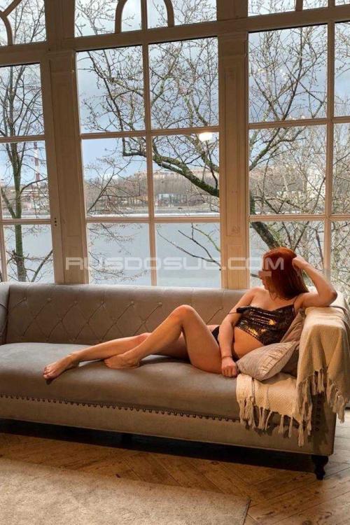 Девушка Проститутка в Питере у метро Гостиный двор