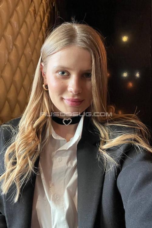 Девушка Проститутка в Питере у метро Владимирская