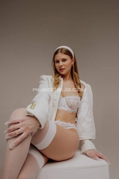 Девушка Проститутка в Питере у метро Невский проспект