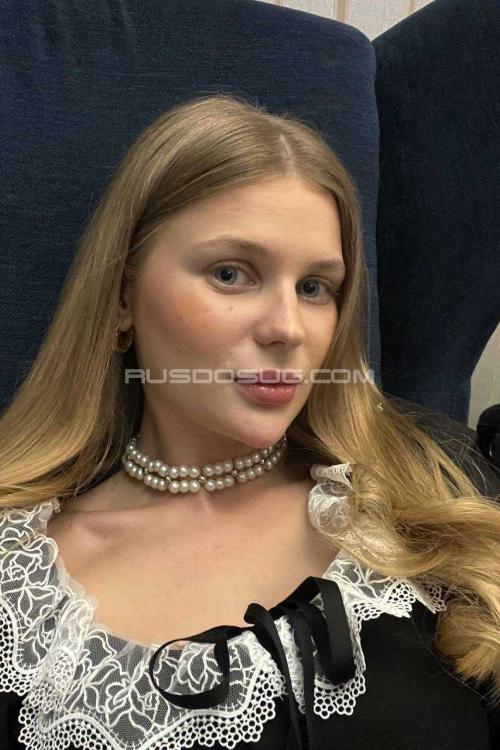 Девушка Проститутка в Питере у метро Невский проспект