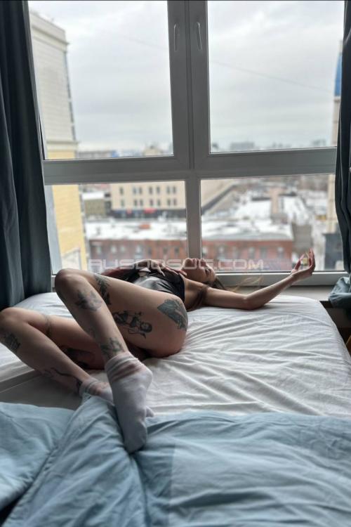 Девушка Проститутка в Питере у метро Невский проспект