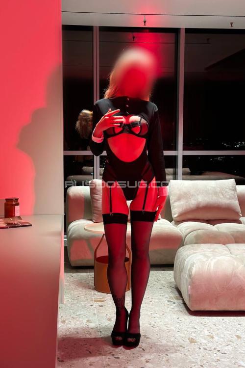 Девушка Проститутка в Питере у метро Озерки