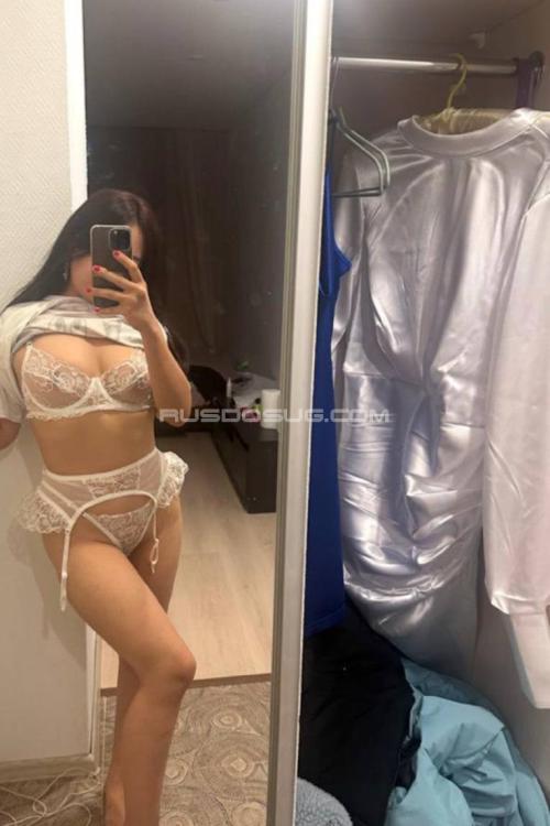 Девушка Проститутка в Питере у метро Московская