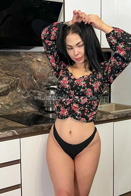 Девушка Проститутка в Питере у метро Площадь Ленина