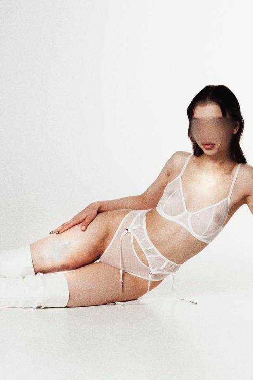 Девушка Проститутка в Питере у метро Площадь Александра Невского