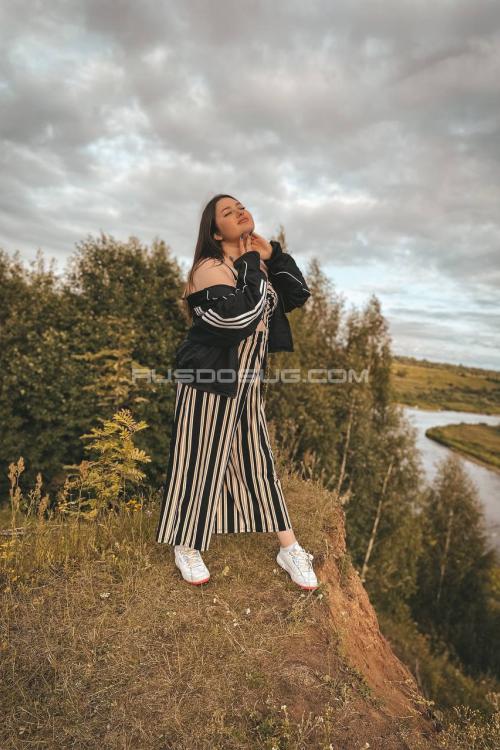 Девушка Проститутка в Питере у метро Московская