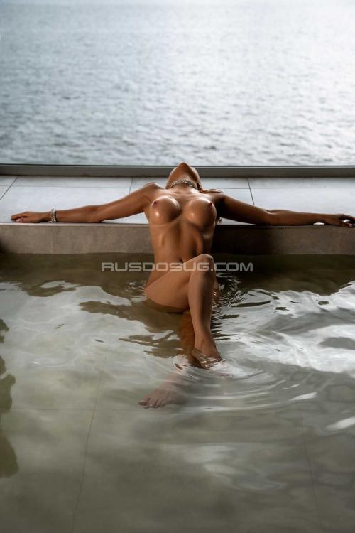 Девушка Проститутка в Питере у метро Петроградская