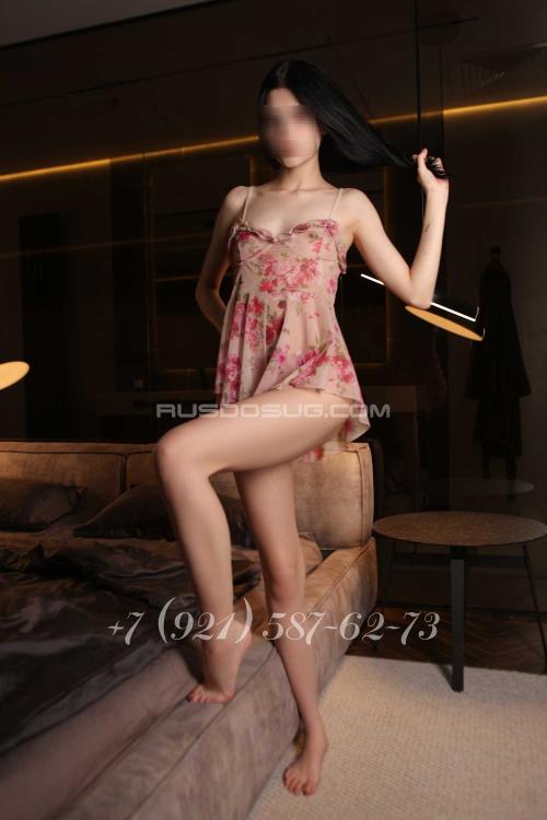 Девушка Проститутка в Питере у метро Невский проспект