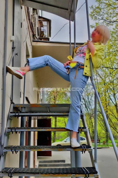 Девушка Проститутка в Питере у метро Московская