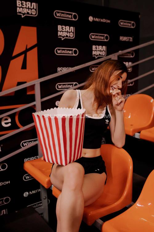 Девушка Проститутка в Питере у метро Электросила