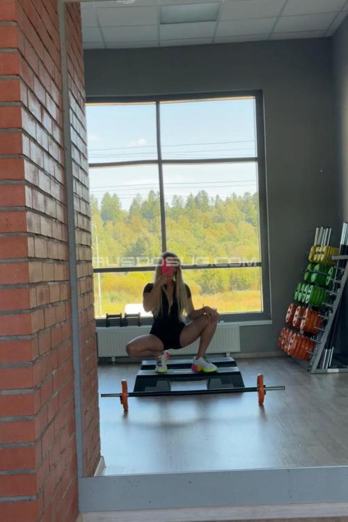 Девушка Проститутка в Питере у метро Площадь Восстания