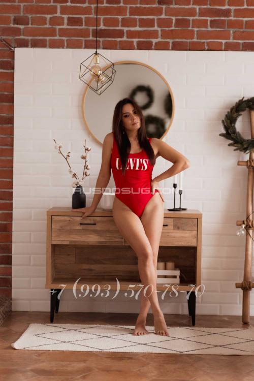 Девушка Проститутка в Питере у метро Площадь Ленина