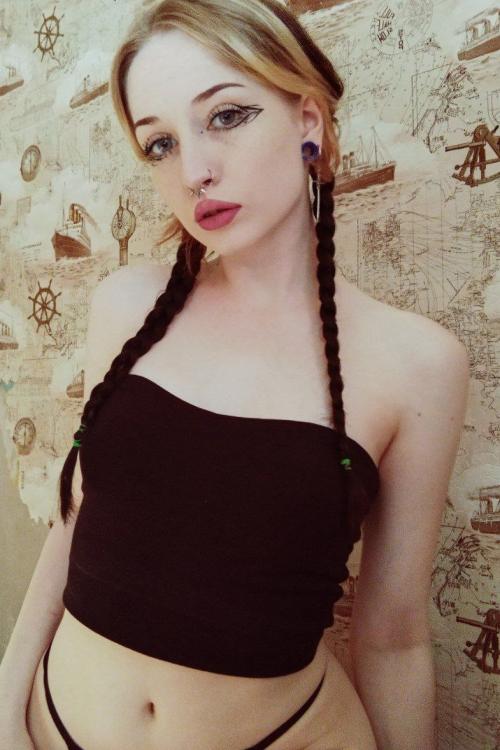 Девушка Проститутка в Питере у метро Московская