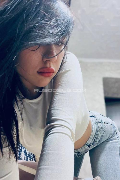 Девушка Проститутка в Питере у метро Площадь Александра Невского